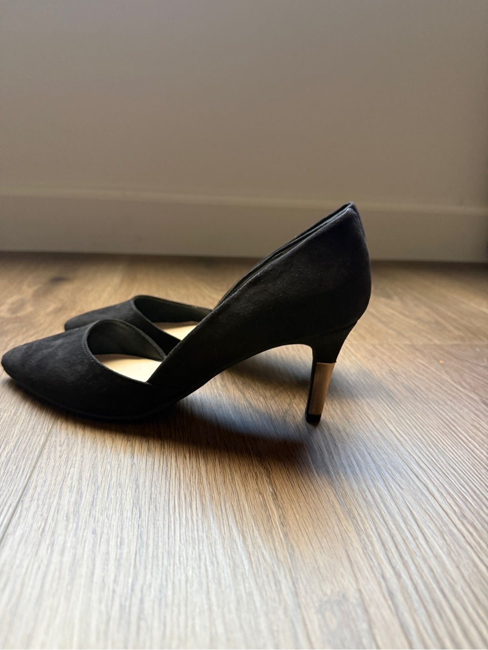 BAR III Classic Black Pointed Toe Mid Heel Pump - Women's